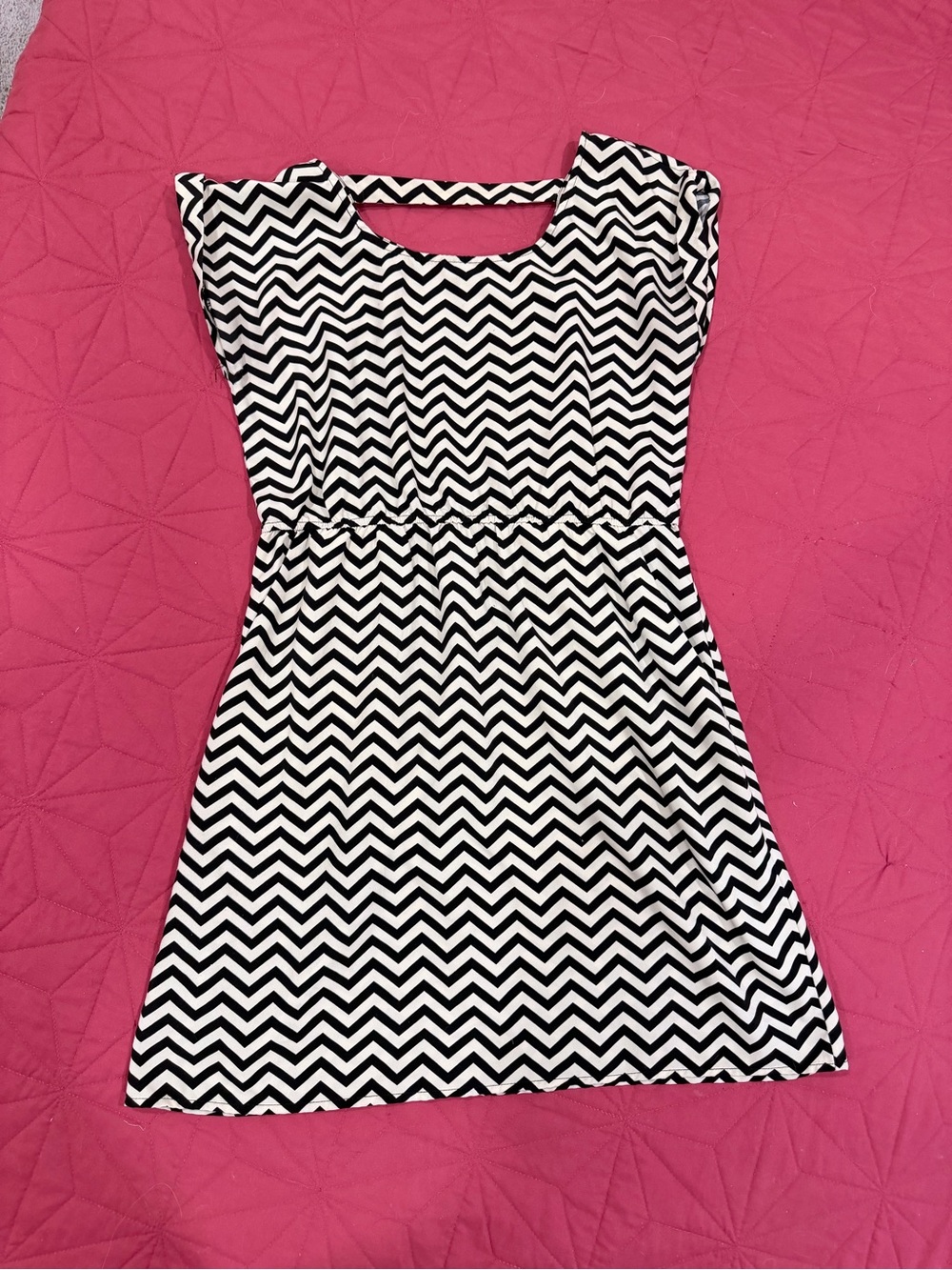 Charming Charlie Black & White Chevron Casual Dress women’s size small